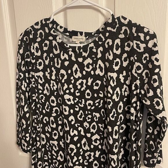 sweet lovely by jen Dresses & Skirts - Sweet Lovely By Jen Dress Small EUC